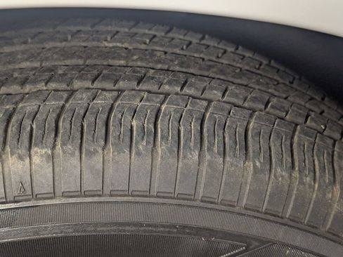 Used 2025 Chrysler Pacifica Select FWD image 9