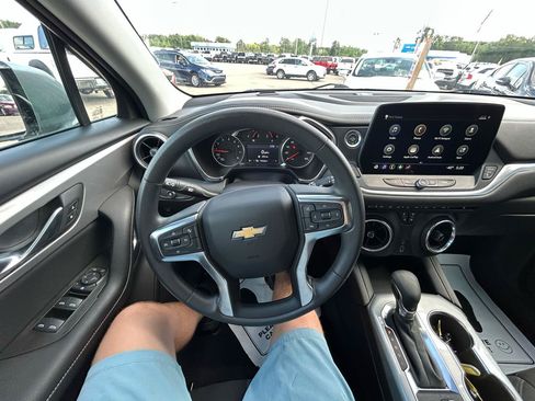 Used 2025 Chevrolet Blazer LT FWD image 29