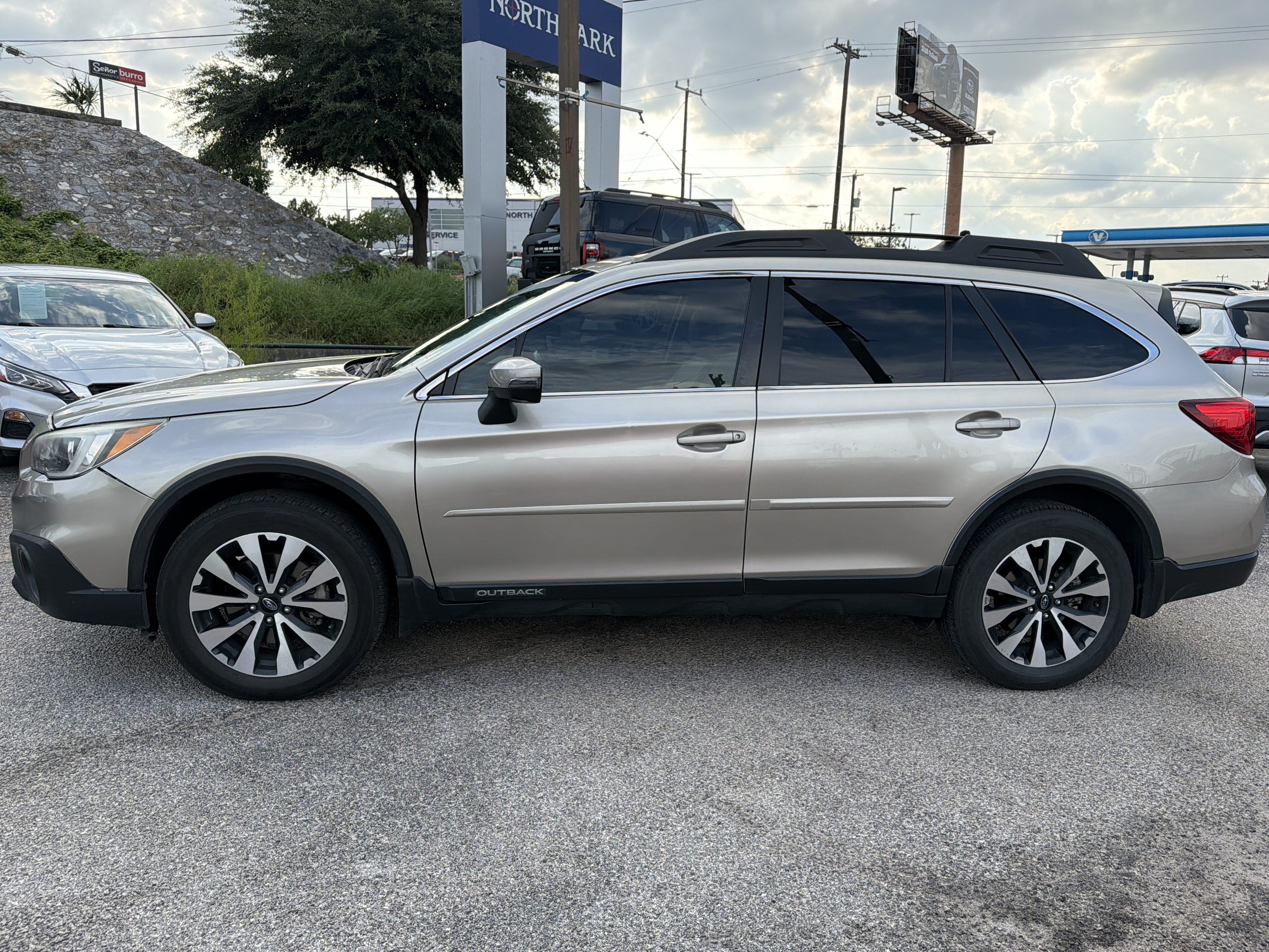Used 2016 Subaru Outback 3.6R Limited AWD/4WD image 6