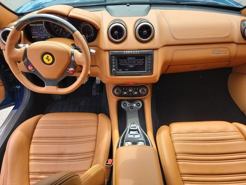 Used 2014 Ferrari California RWD image 20