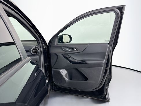 Used 2025 Chevrolet Equinox LT image 32