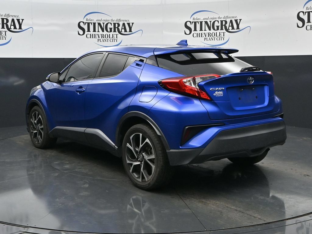 Used 2021 Toyota C-HR XLE FWD image 5