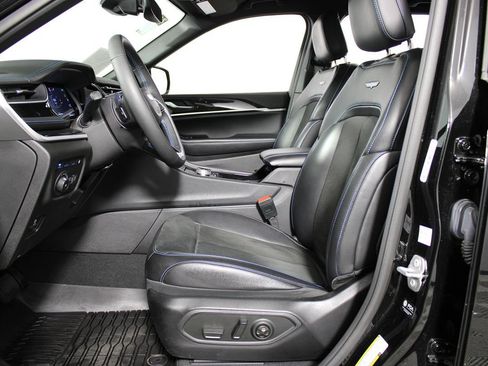 Used 2022 Jeep Grand Cherokee Trailhawk AWD/4WD image 8