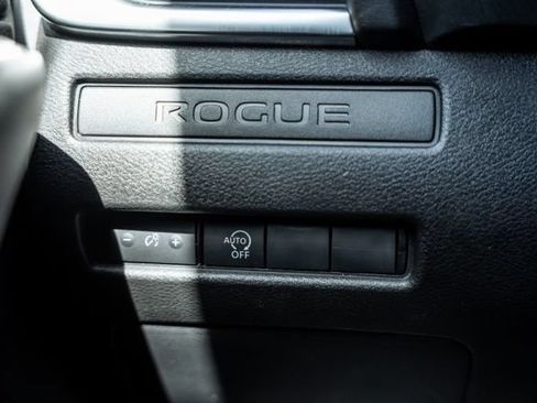 Used 2024 Nissan Rogue S AWD/4WD image 17