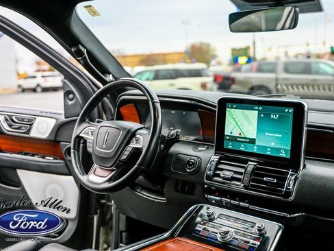 Used 2021 Lincoln Navigator Reserve image 15