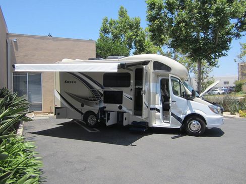 Used 2017 Mercedes-Benz Sprinter 3500 image 7