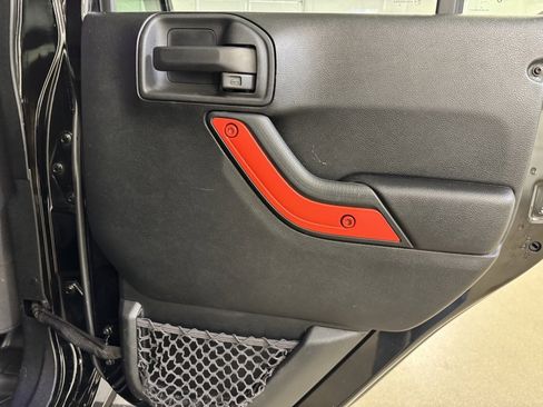 Used 2017 Jeep Wrangler Unlimited Sahara w/ Connectivity Group image 24