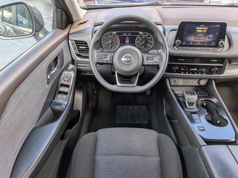 Used 2023 Nissan Rogue SV FWD image 14