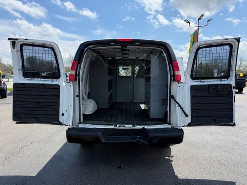 Used 2016 Chevrolet Express 2500 RWD image 21