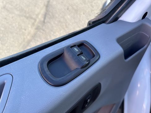 Used 2018 Ford Transit 350 XL image 14