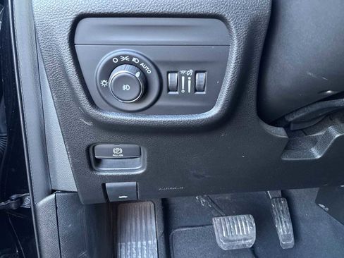 Used 2023 Jeep Grand Cherokee Limited image 18