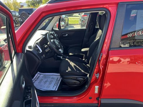 Used 2021 Jeep Renegade Latitude FWD image 11