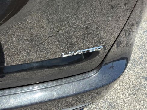 Used 2020 Chrysler Pacifica Limited FWD image 7