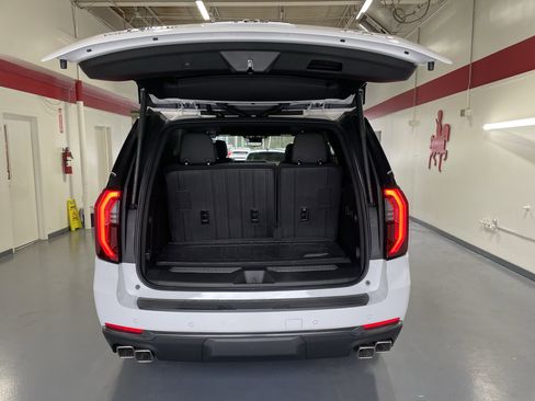 New 2026 GMC Yukon AT4 w/ AT4 Premium Package image 8