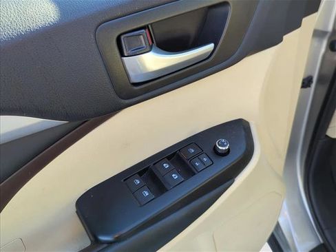 Used 2015 Toyota Highlander XLE image 10