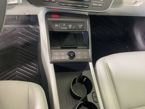 Used 2024 Hyundai Kona Limited AWD/4WD image 13
