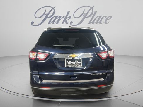 Used 2015 Chevrolet Traverse LS FWD image 4