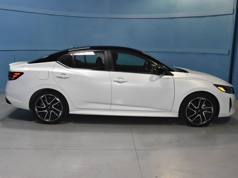 Used 2025 Nissan Sentra SR w/ SR Premium Package FWD image 20