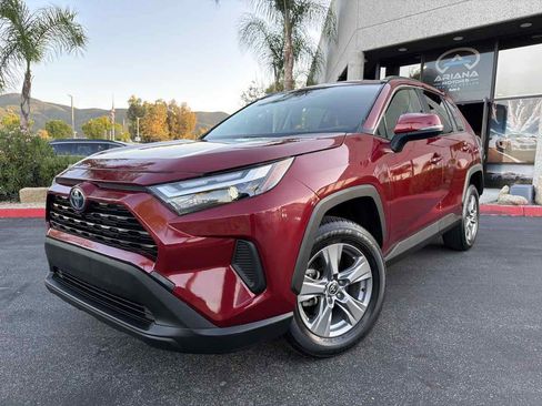 Used 2022 Toyota RAV4 XLE w/ Convenience Package FWD image 14