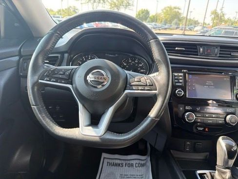 Used 2017 Nissan Rogue SV w/ SV Premium Package AWD/4WD image 25