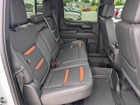 Used 2024 GMC Sierra 1500 AT4 w/ Technology Package AWD/4WD image 13