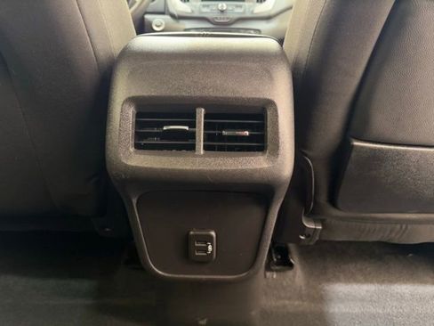 Used 2024 GMC Terrain SLE image 23