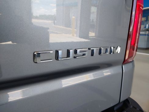Used 2020 Chevrolet Silverado 1500 Custom w/ Custom Convenience Package AWD/4WD image 33