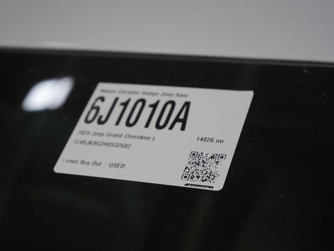 Used 2024 Jeep Grand Cherokee L Limited AWD/4WD image 33