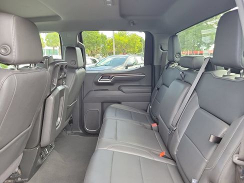 Used 2025 GMC Sierra 1500 SLT AWD/4WD image 13