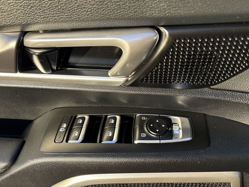 Used 2023 Kia Telluride S image 12