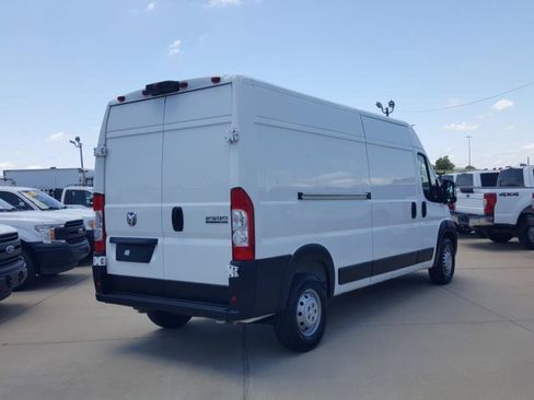 Used 2024 RAM ProMaster 2500 w/ Convenience Group FWD image 7