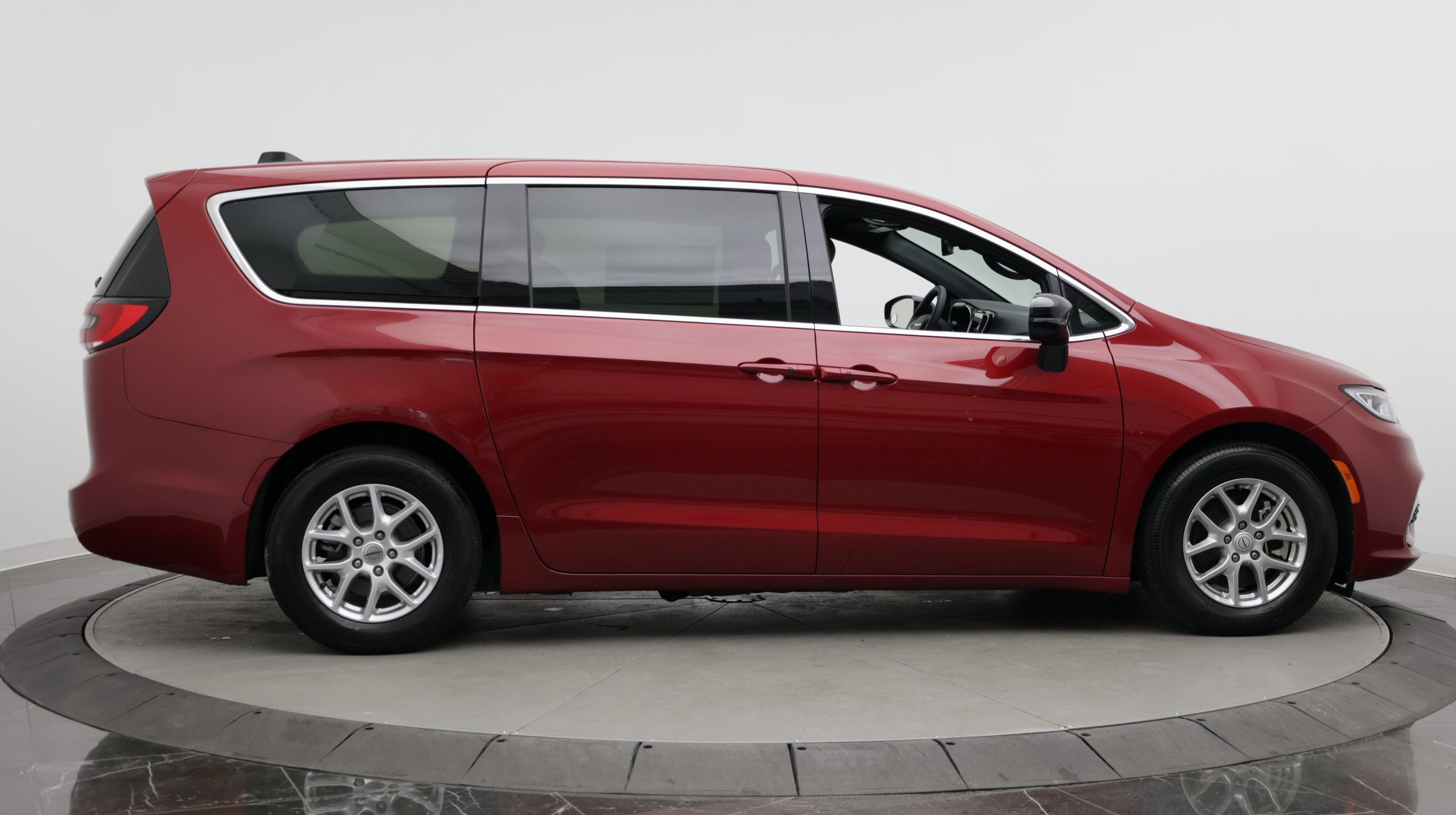 Used 2026 Chrysler Pacifica Select FWD image 7