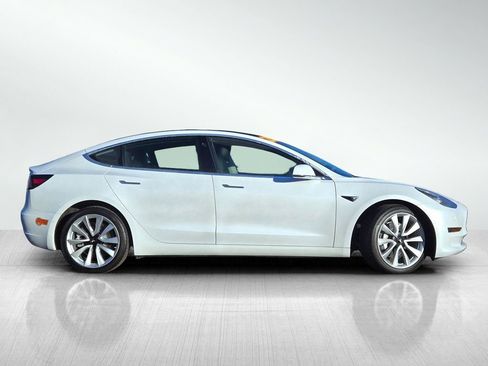 Used 2020 Tesla Model 3 Standard Range Plus RWD image 3