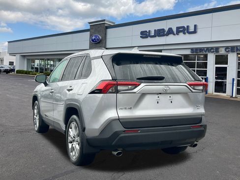 Used 2022 Toyota RAV4 XLE Premium image 5