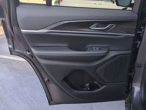 New 2026 Jeep Grand Cherokee Altitude AWD/4WD image 32