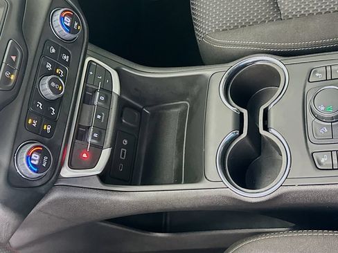 Used 2024 GMC Terrain SLE w/ Driver Convenience Package FWD image 16