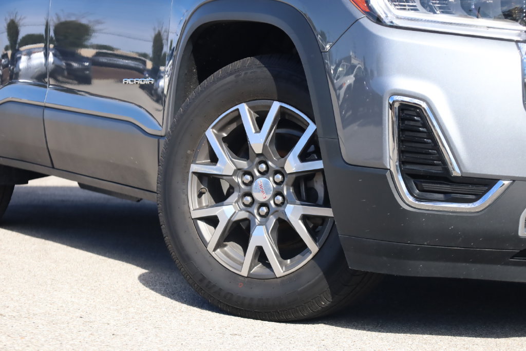 Used 2020 GMC Acadia SLE w/ Driver Convenience Package FWD image 3