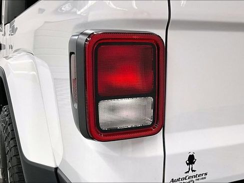Used 2023 Jeep Gladiator Sport AWD/4WD image 35
