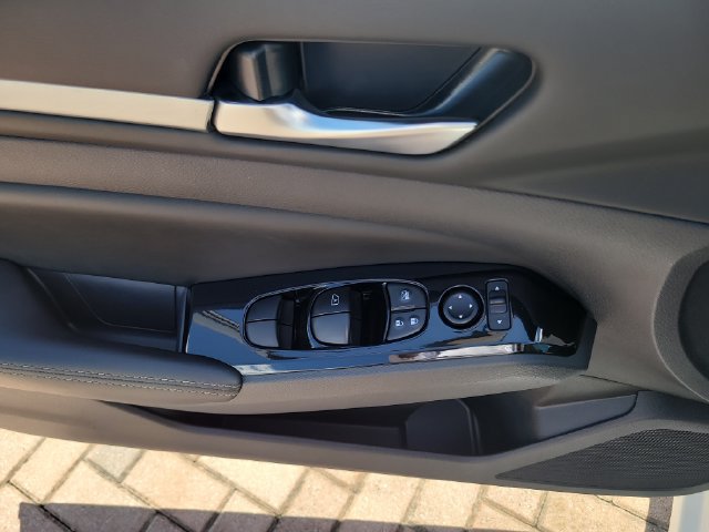 Used 2024 Nissan Altima 2.5 SL FWD image 18
