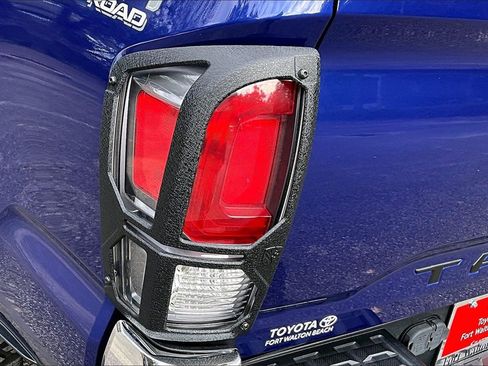 Used 2022 Toyota Tacoma TRD Off-Road image 20