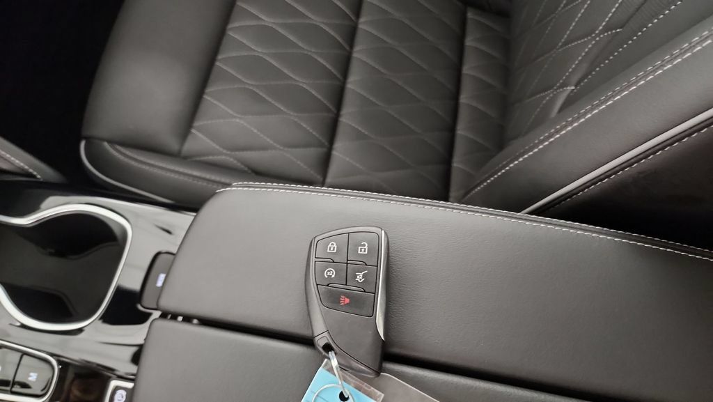 Used 2023 Buick Envision Avenir AWD/4WD image 20