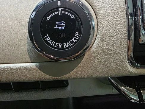 Used 2019 Lincoln Navigator Reserve AWD/4WD image 12