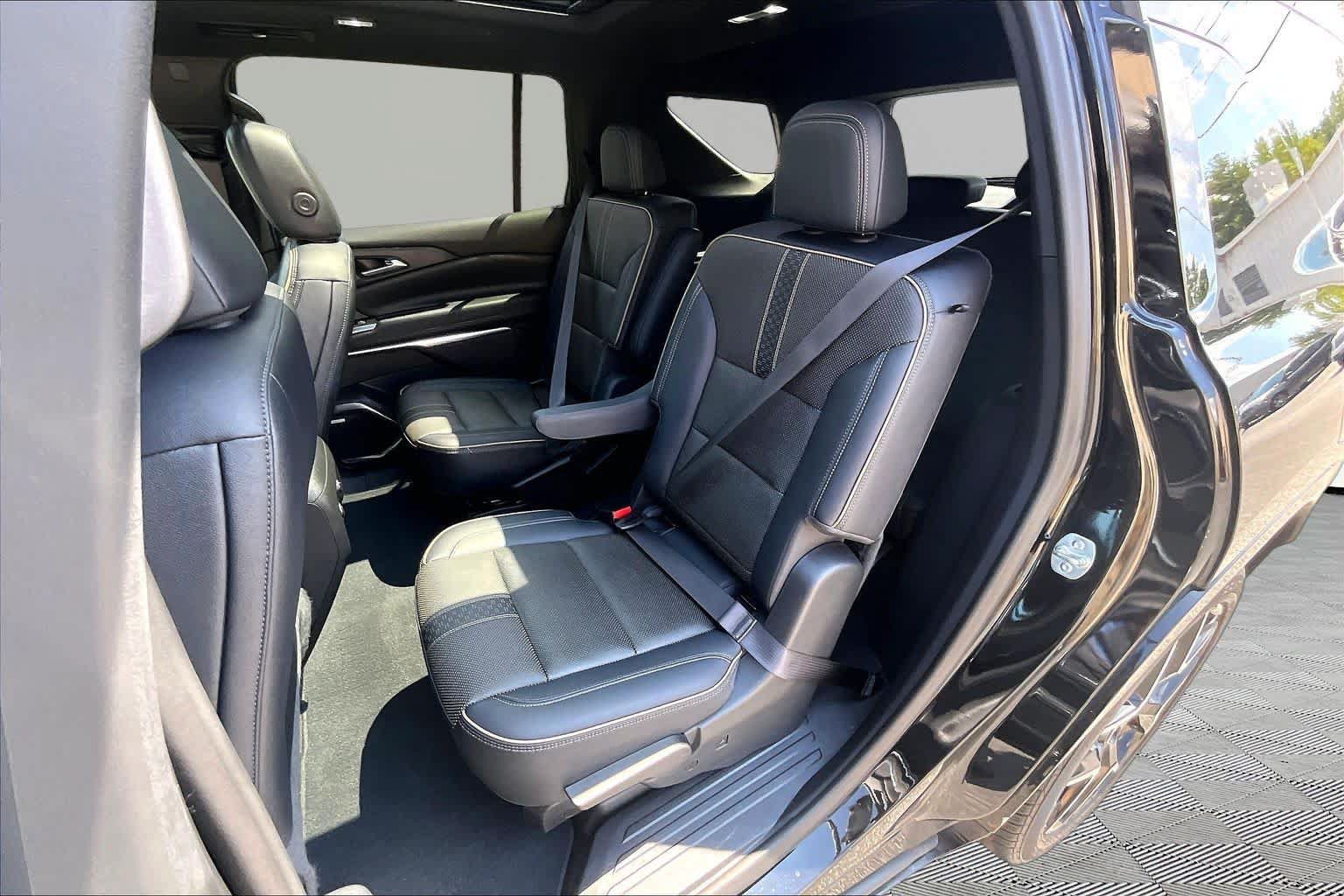 Used 2025 Chevrolet Traverse High Country w/ LPO, Floor Liner Package FWD image 60