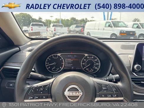 Used 2025 Nissan Altima 2.5 SV FWD image 6
