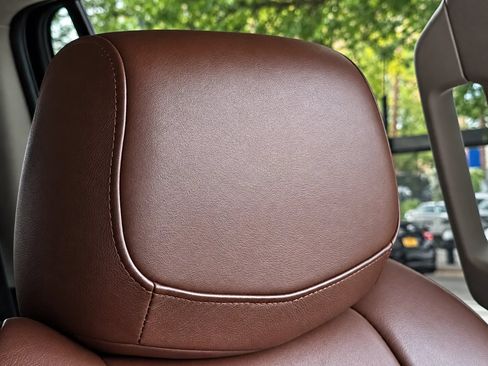 Used 2019 Cadillac Escalade Luxury AWD/4WD image 29
