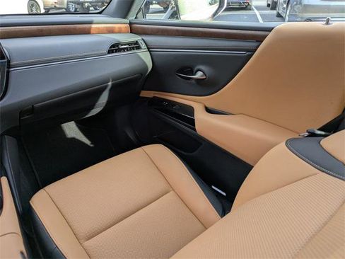 Certified 2025 Lexus ES 300h w/ Premium Package image 16