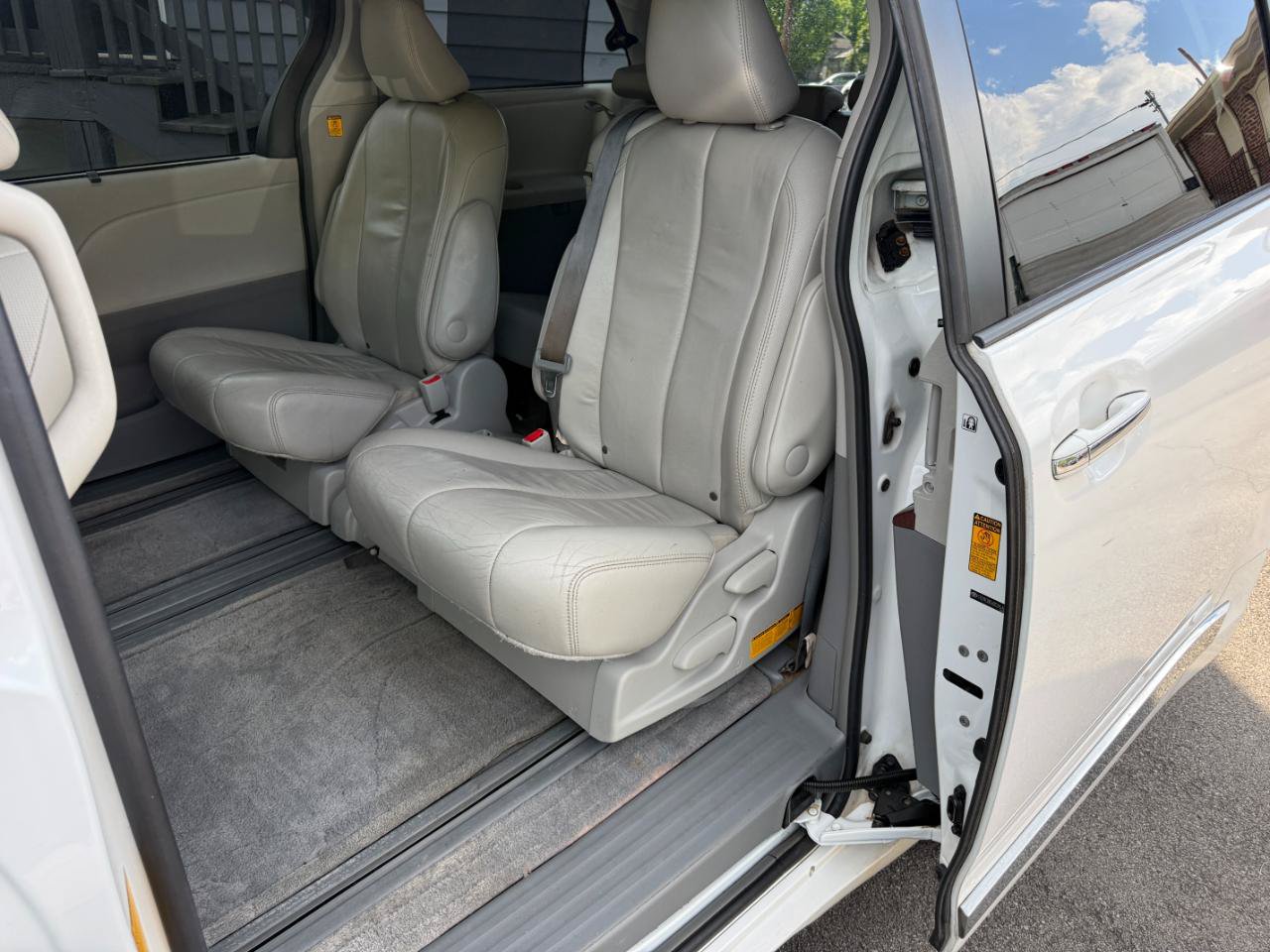 Used 2013 Toyota Sienna XLE w/ Entertainment Pkg FWD image 24