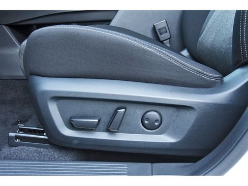 Certified 2025 Nissan Rogue SV image 28