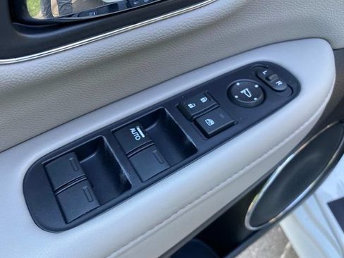 Used 2019 Honda HR-V Touring image 13