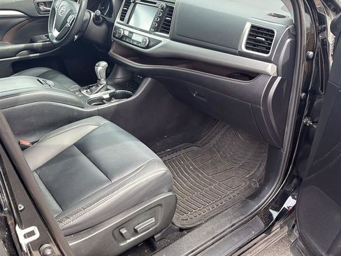 Used 2019 Toyota Highlander XLE image 5